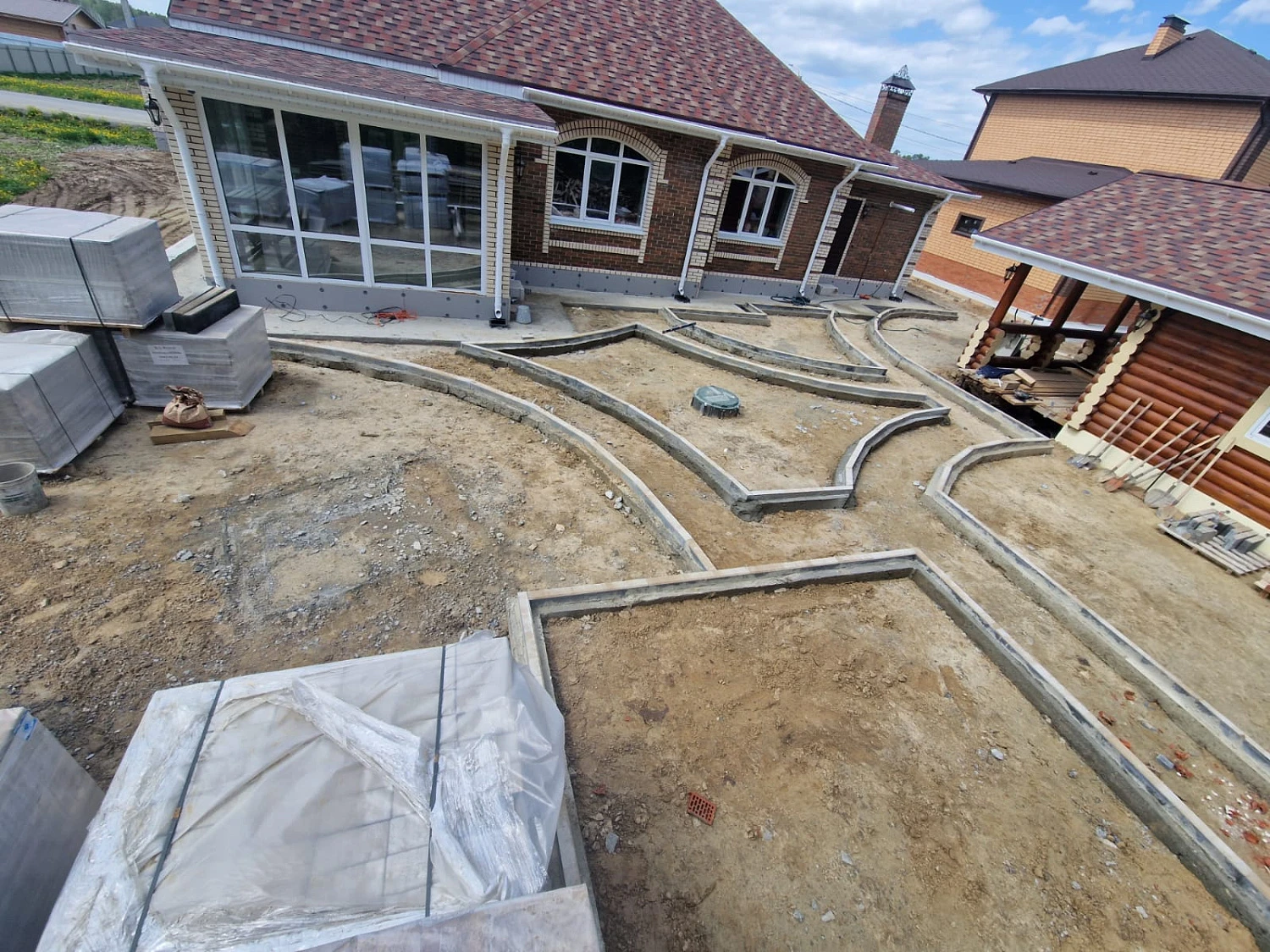 Укладка брусчатки в районе Дома обороны