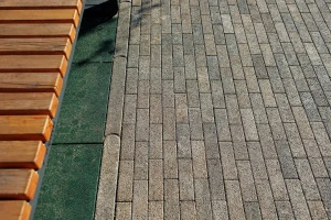 Купить бордюры БРШ.50.20.8 гранит листопад (бело-черно-коричневый) - Старый Замок от производителя - «Поревит»