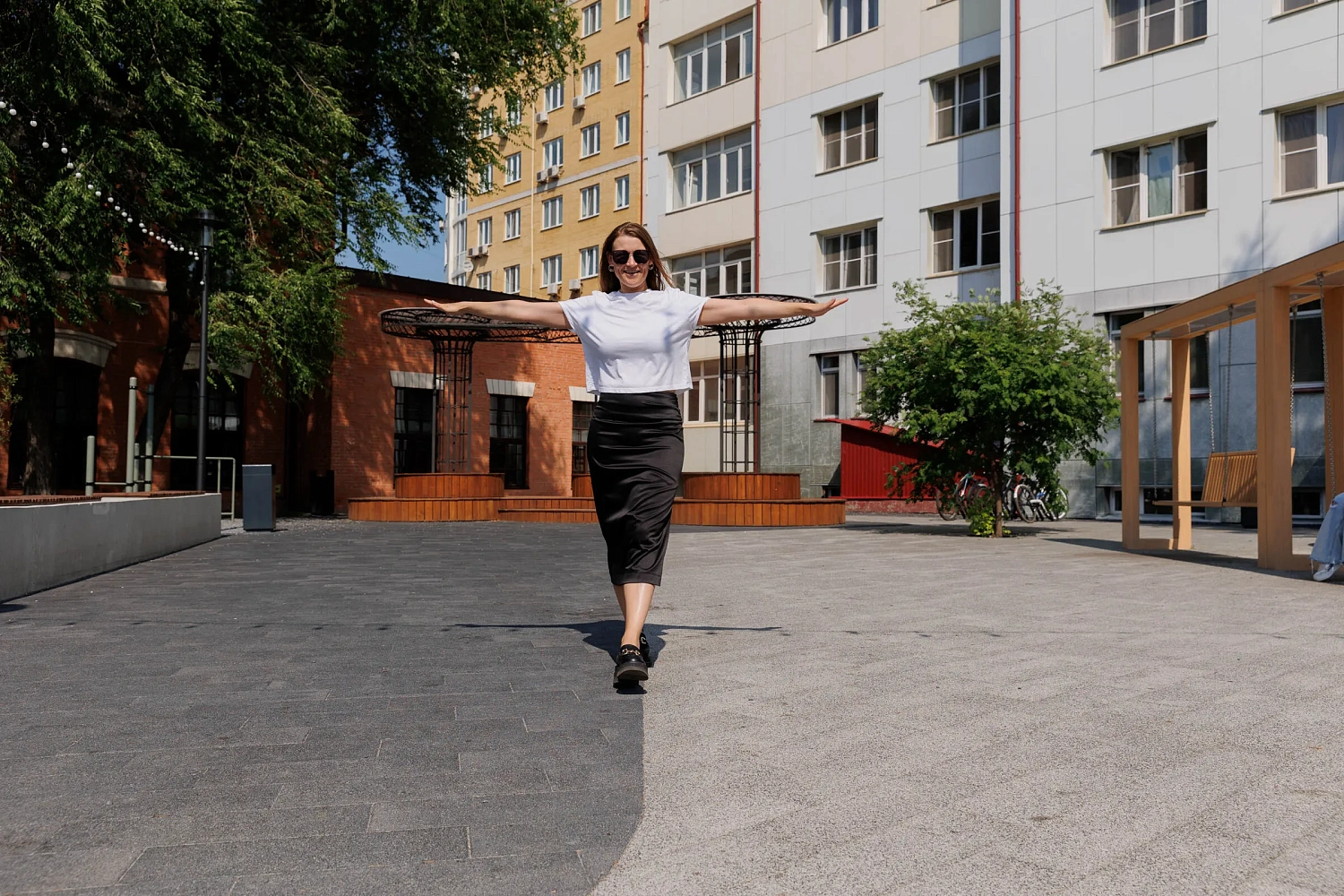 Сквер с историей географов открыли по улице Дзержинского в Тюмени